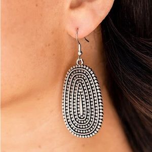 ❤️‍🔥5/$25❤️‍🔥 Desert Climate Silver Earrings